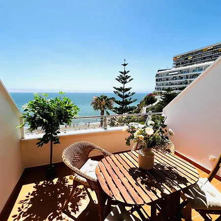 דירה La Roca Frente Al Mar Sinese Design Homes טורמולינוס